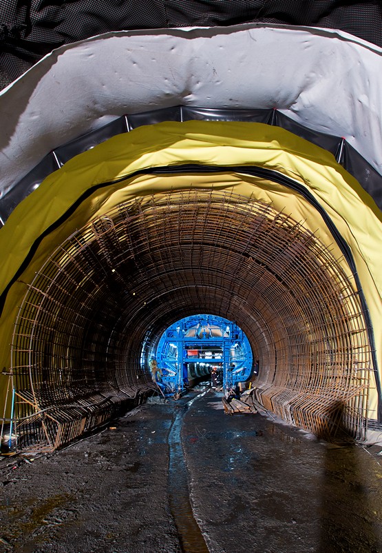 Самоходная тоннельная опалубка в процессе реконструкции Рокского тоннеля